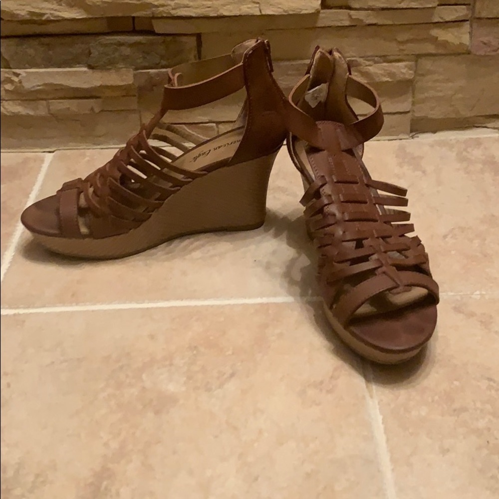 American eagle brown wedges